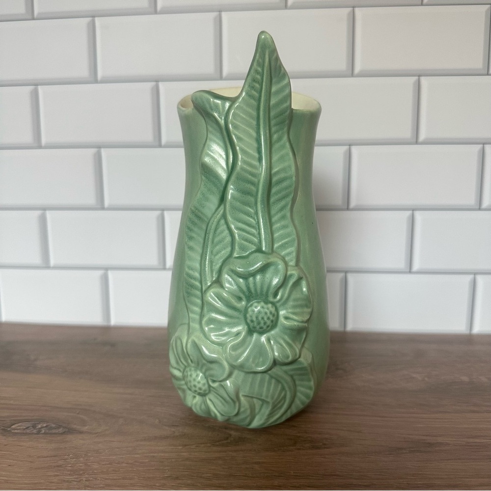 Red Wing USA floral vase 1294